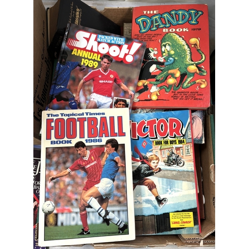 196 - A collection of 1980's and early British annuals including Beano, Dandy, Whizzer etc, vintage board ... 