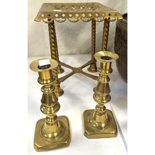 219A - Three copper planters; a copper kettle and a brass trivet.