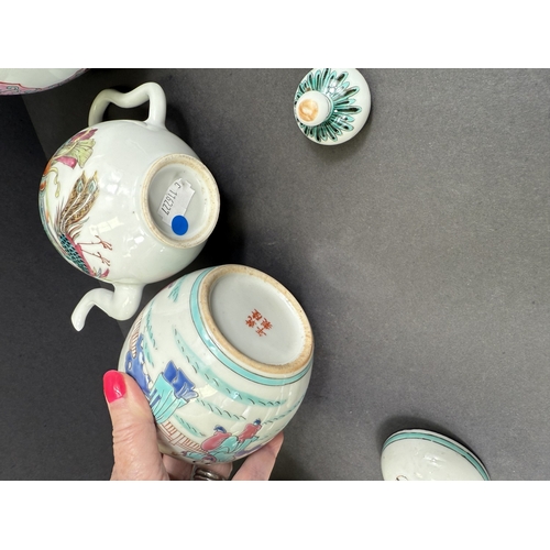 540K - A pair of Chinese famille rose traditional style ginger jars; a small ginger jar and a Chinese lidde... 