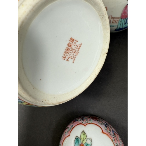 540K - A pair of Chinese famille rose traditional style ginger jars; a small ginger jar and a Chinese lidde... 