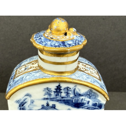 550 - A late 18th century Chinese porcelain tea bottle decorated in underglaze blue, gilded, 13cm (hairlin... 