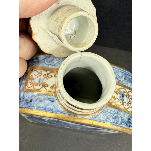 550 - A late 18th century Chinese porcelain tea bottle decorated in underglaze blue, gilded, 13cm (hairlin... 
