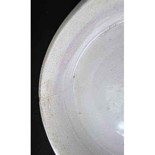 553 - A Chinese Imari porcelain ginger jar, 19th century, underglaze blue floral decoration, 19cm