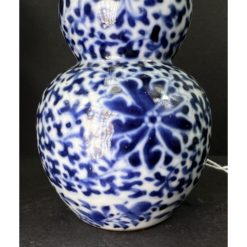 554 - A Chinese porcelain double gourd vase, 19th century, underglaze blue decoration, 13cm; another vase ... 