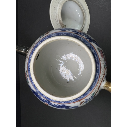 559 - A Chinese Qianlong porcelain teapot, enamelled genre scene decoration, gilded handle, Georgian perio... 