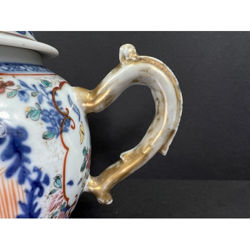 559 - A Chinese Qianlong porcelain teapot, enamelled genre scene decoration, gilded handle, Georgian perio... 