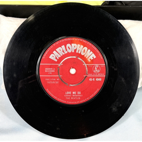 60 - 'Love Me Do' 1962 Parlophone recording red label 45-R 4949