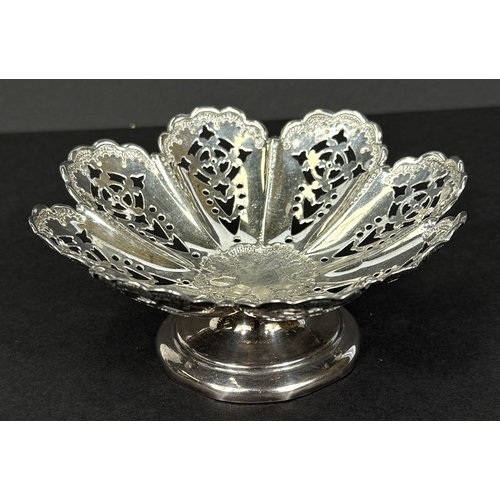 624 - Sterling silver hallmarked bon bon dish, Sheffield 1896 made by Atkin Bros. 
