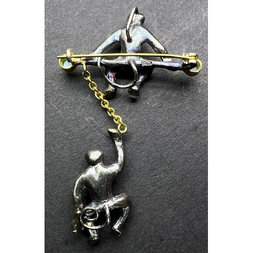 630 - A Victorian design novelty brooch of 2 monkeys, one seated, the other suspended on a chain, diamond ... 