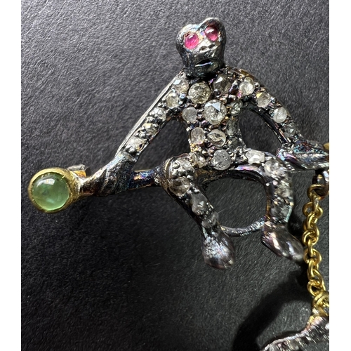 630 - A Victorian design novelty brooch of 2 monkeys, one seated, the other suspended on a chain, diamond ... 