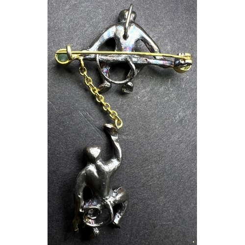630 - A Victorian design novelty brooch of 2 monkeys, one seated, the other suspended on a chain, diamond ... 