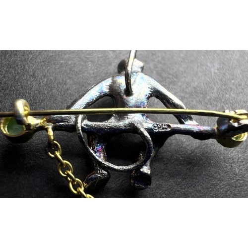 630 - A Victorian design novelty brooch of 2 monkeys, one seated, the other suspended on a chain, diamond ... 
