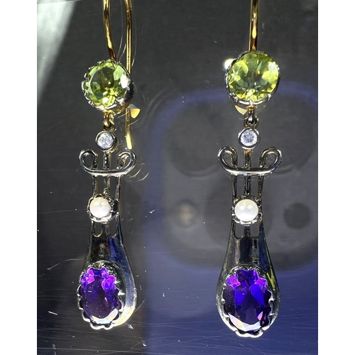 635 - A pair of Art Nouveau yellow metal earrings to match lot 634, set circular peridot with drop having ... 