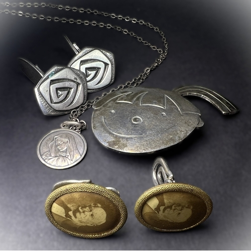 642D - A collection of silver and other cuff links etc