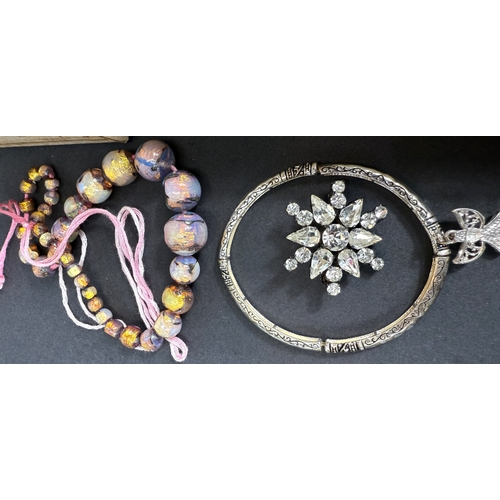 659 - A jewellery box and its contents inc. a Pandora style necklace and bracelet etc.