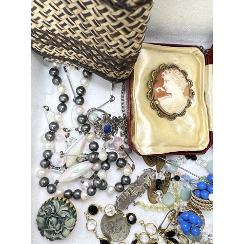 682 - A selection of vintage costume jewellery vintage and later etc&nbsp;