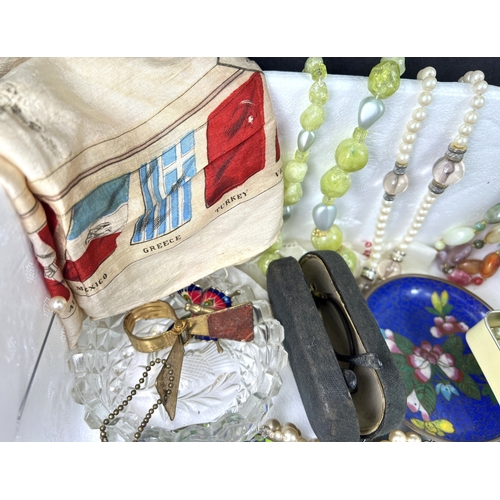 682 - A selection of vintage costume jewellery vintage and later etc&nbsp;