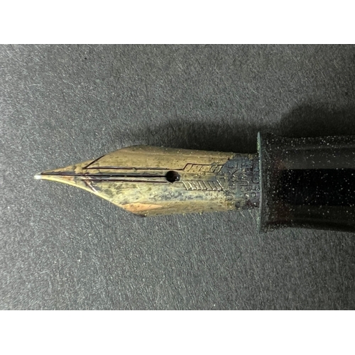 685 - An originally cased Parker Duofold pen yellow metal nib