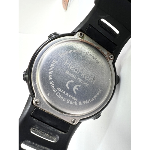 695 - A 'G Shock' divers type watch; a Seiko gents stainless steel wristwatch; a 'Hearkent' gents watch et... 