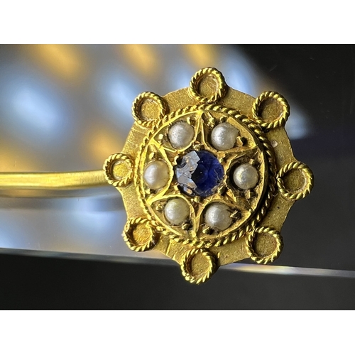 696 - Two 9ct gold items, stickpin and brooch, 2.9gms
