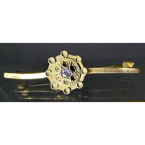 696 - Two 9ct gold items, stickpin and brooch, 2.9gms