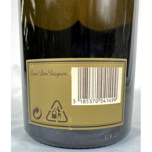 720 - A bottle of Moet & Chandon a Epernay Dom Perignon Champagne vintage 1985