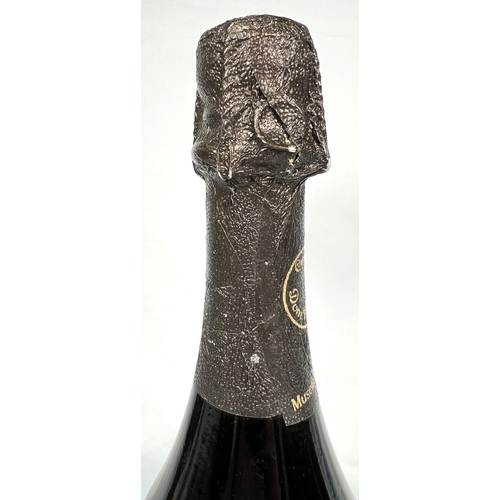 720 - A bottle of Moet & Chandon a Epernay Dom Perignon Champagne vintage 1985