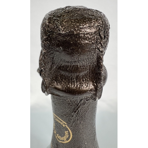 720 - A bottle of Moet & Chandon a Epernay Dom Perignon Champagne vintage 1985