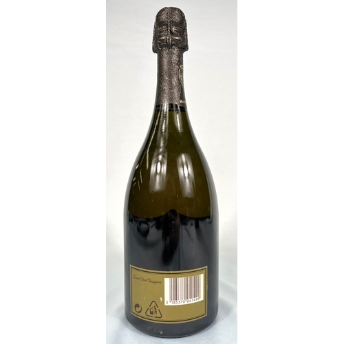 721 - A bottle of Moet & Chandon a Epernay Dom Perignon Champagne vintage 1985