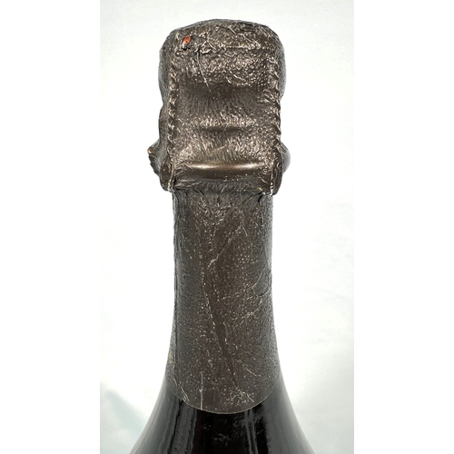 721 - A bottle of Moet & Chandon a Epernay Dom Perignon Champagne vintage 1985