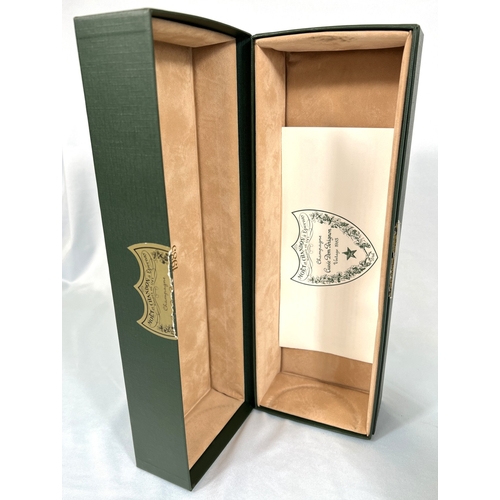 722 - A bottle of Moet & Chandon a Epernay Dom Perignon Champagne vintage 1985, in presentation box