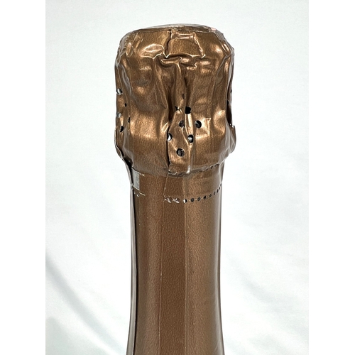 723 - A bottle of Krug Champagne, in presentation box