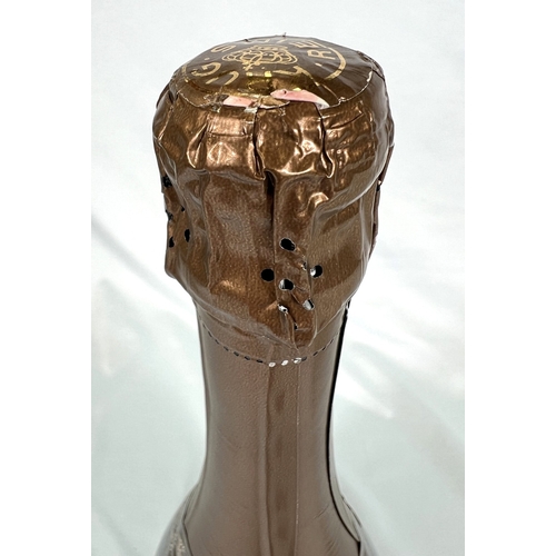 723 - A bottle of Krug Champagne, in presentation box