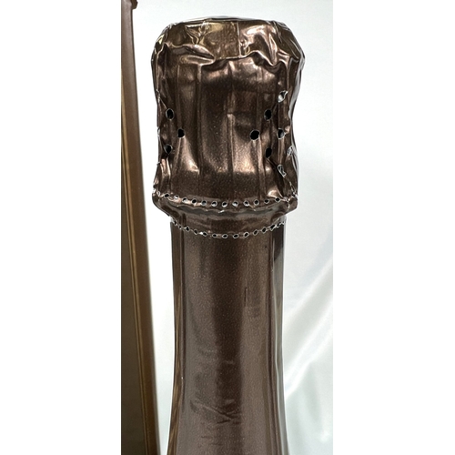724 - A bottle of Krug Champagne vintage 1981, in presentation box