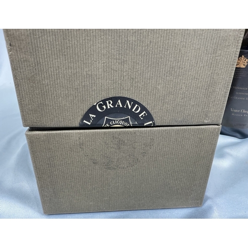 725 - A 75cl bottle of Veuve Cliquot Ponsardiu la Grande Dame Champagne Brut, in presentation box