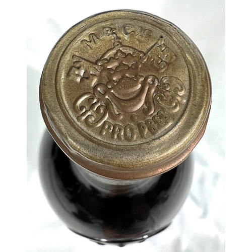 731 - A bottle of Chateau Pape Clement Grand Cru Classe de Graves Pessac-Leognan 1987
