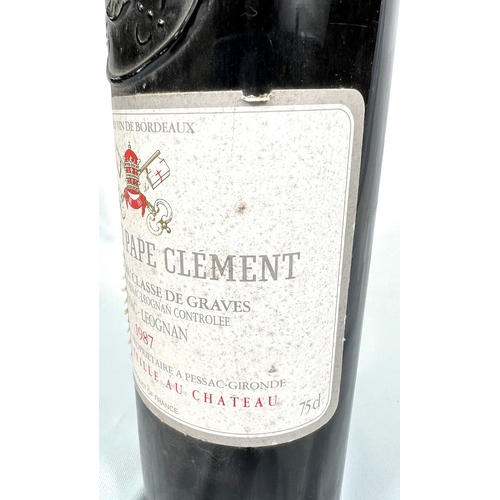 731 - A bottle of Chateau Pape Clement Grand Cru Classe de Graves Pessac-Leognan 1987