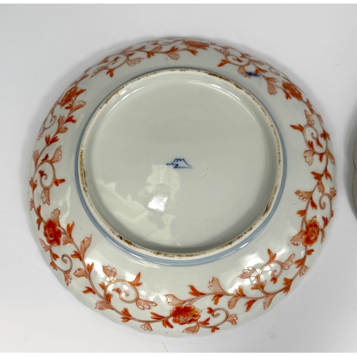 551 - A 19th century Japanese Imari porcelain dish of scalloped form, 22cm, and a similar dish decorated w... 