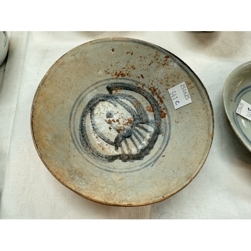 541C - A Ming Dynasty (1368-1464) shallow dish with floral underglaze, blue motif 12cm (hairline crack); a ... 