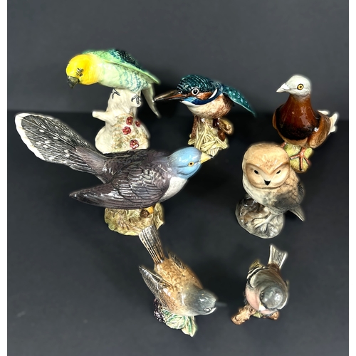 525A - Beswick, figure of a Parakeet, figure of a pigeon, other similar birds a.f