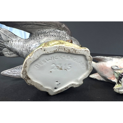 525A - Beswick, figure of a Parakeet, figure of a pigeon, other similar birds a.f