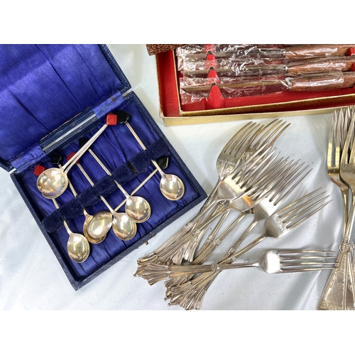 669 - A collection of boxed and loose cutlery etc.