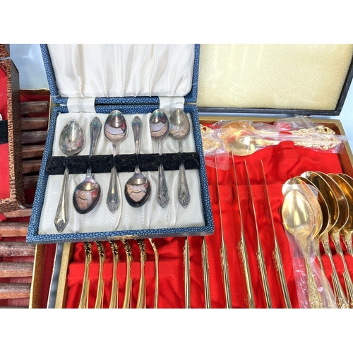669 - A collection of boxed and loose cutlery etc.