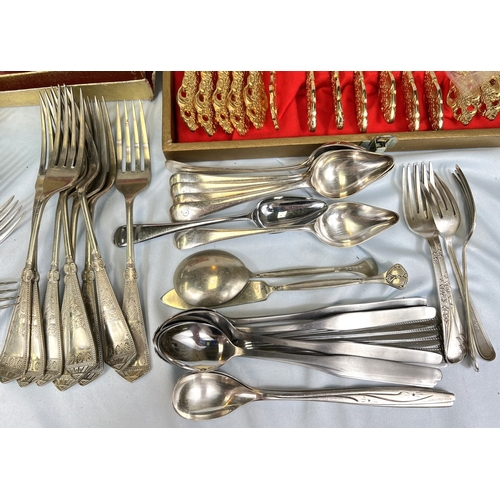 669 - A collection of boxed and loose cutlery etc.