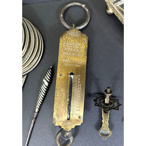 698 - A 1935 crown in specimen case; corkscrews; other collectables