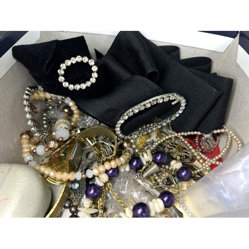 702 - A selection of costume jewellery beads brooches etc