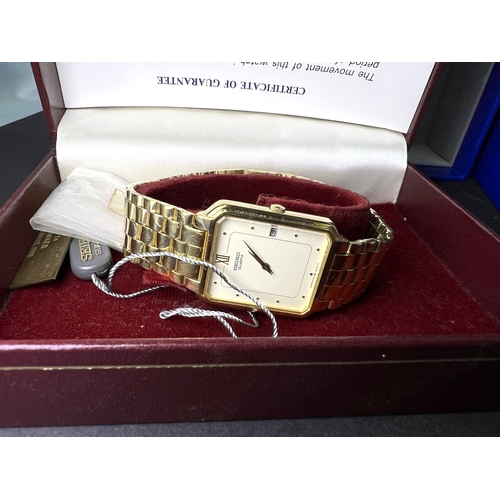 714 - A Seiko gents wristwatch and a Tissot wristwatch and other gents watches etc