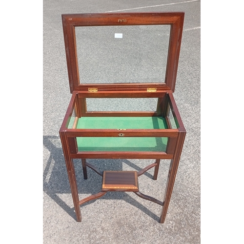 756 - An inlaid mahogany Bijouterie table with beveled glass display top and shelf under