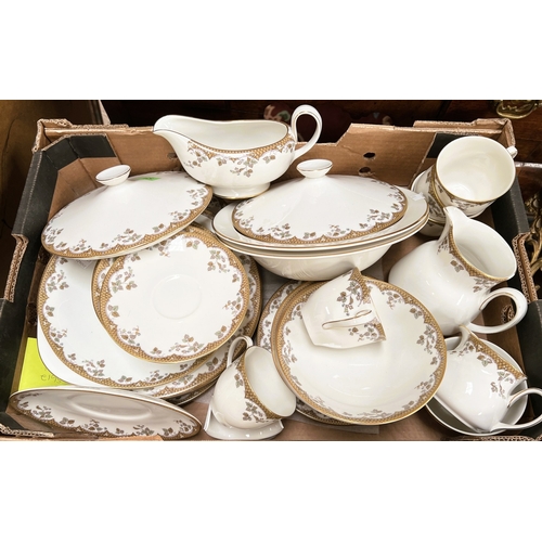 536 - A Royal Doulton Lynnewood part dinner and tea service and a selection of Royal Worcester Evesham, tu... 