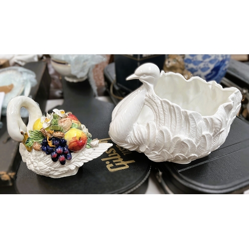 525C - A large ceramic planter in the form of a swan and swan tureen